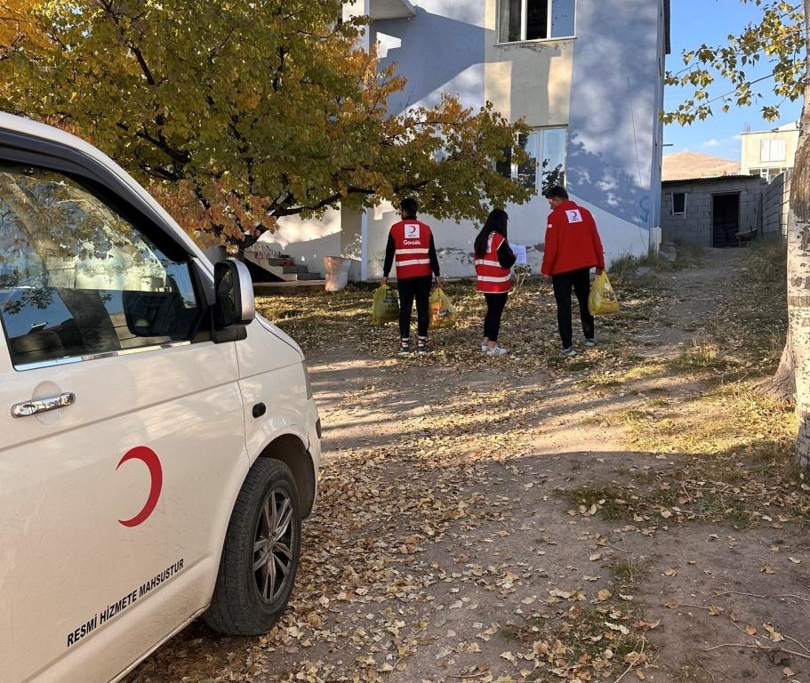 Adilcevazlılar Çağlar Toğal’ın Kış Yardımlarından Yararlandı